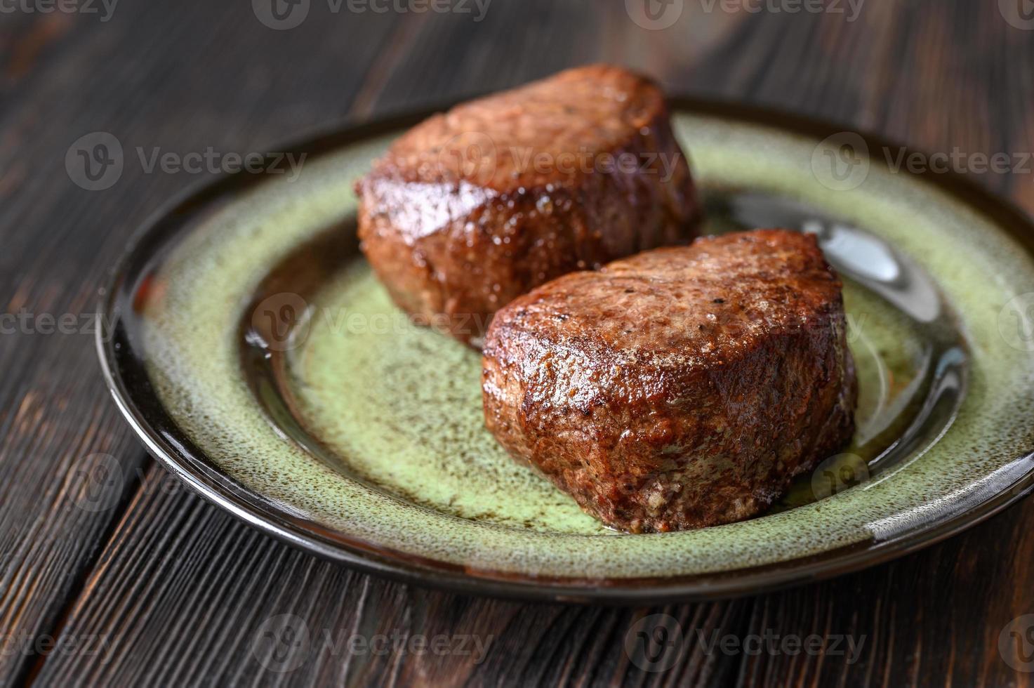 filet mignon dans l'assiette photo