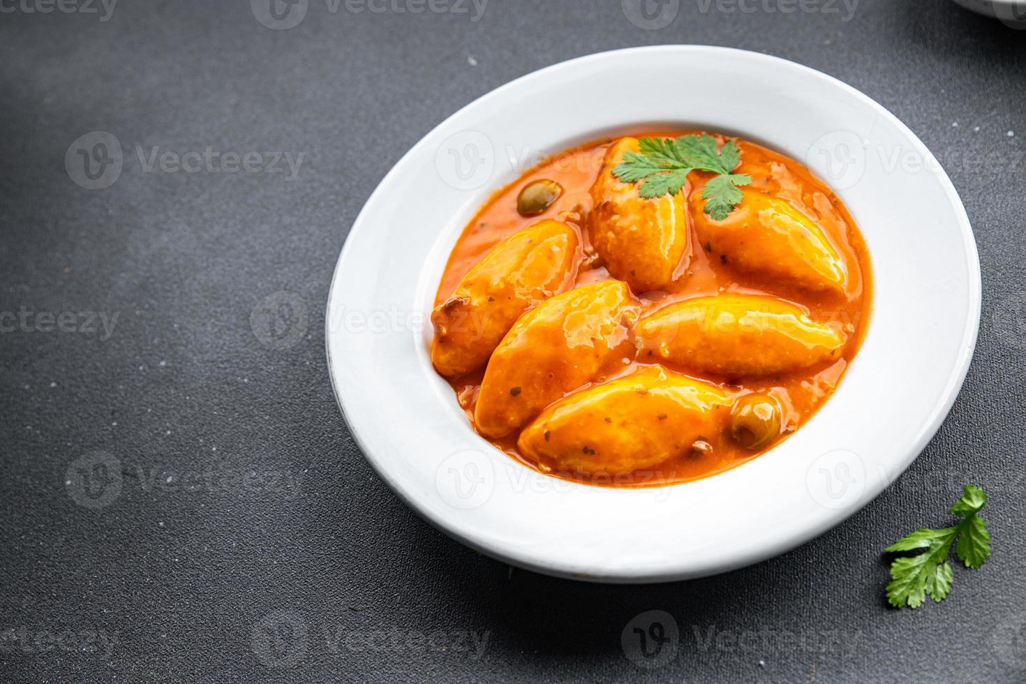 quenelle Viande tomate sauce repas nourriture casse-croûte sur le table copie espace nourriture Contexte rustique Haut vue photo