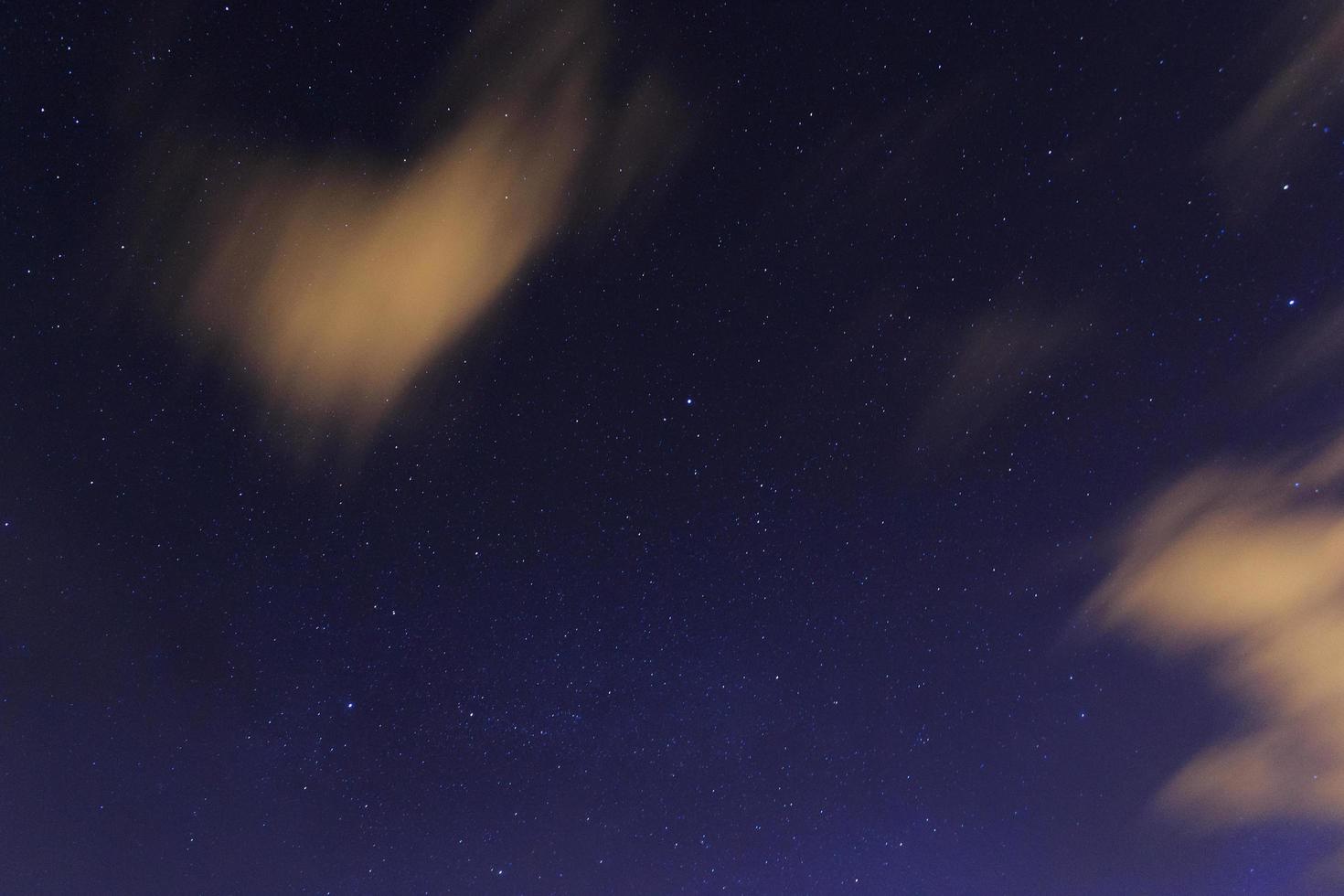 vue sur étoiles dans nuit ciel photo