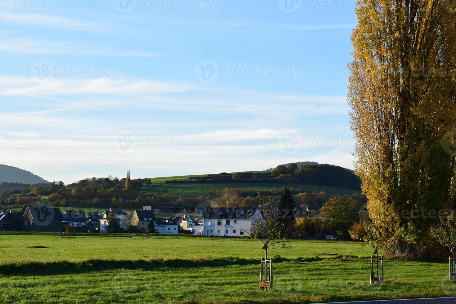 village jeu dans l'automne photo