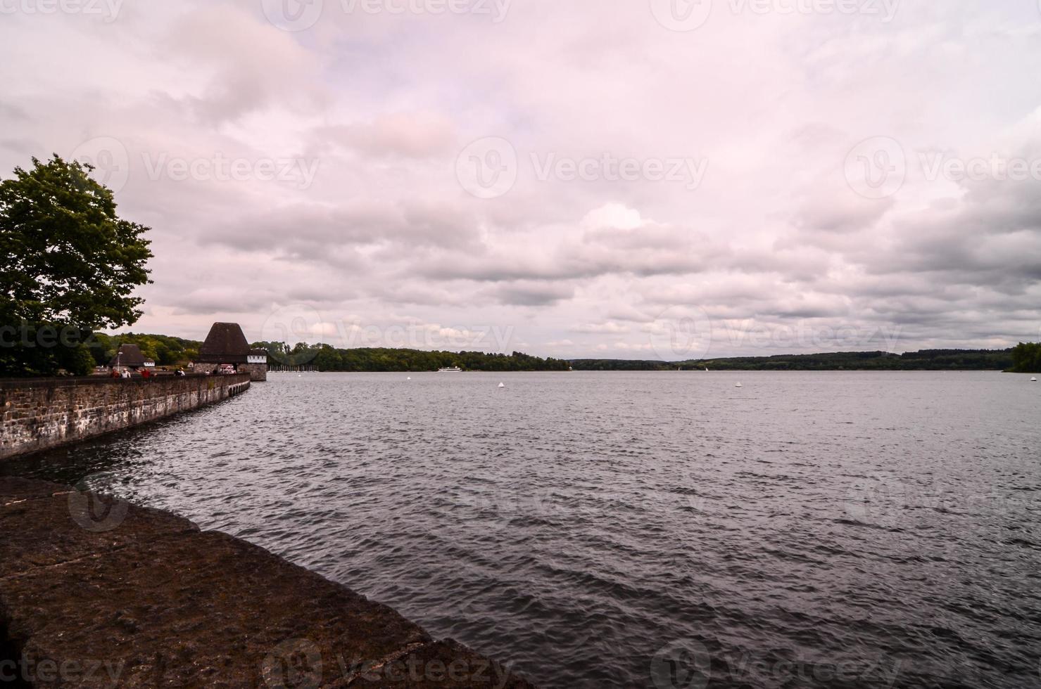 barrage dans le montagnes photo