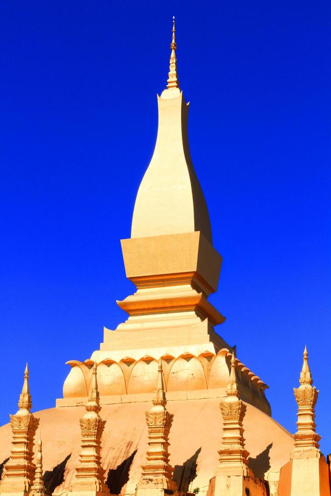 magnifique génial d'or pagode à wat pha cette Luang temple à vientiane province, Laos photo