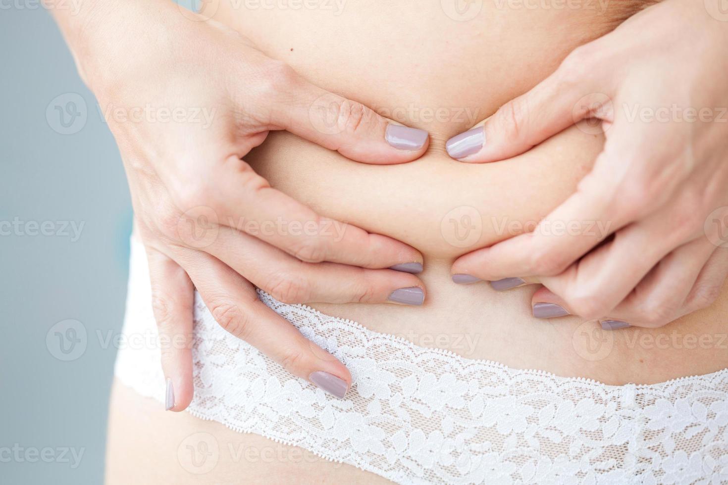 localisé graisse dans femme abdomen photo