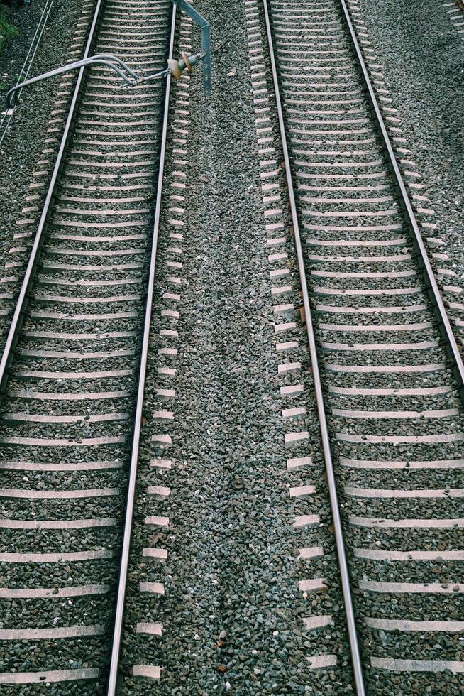 voie ferrée dans la gare, mode de transport ferroviaire photo