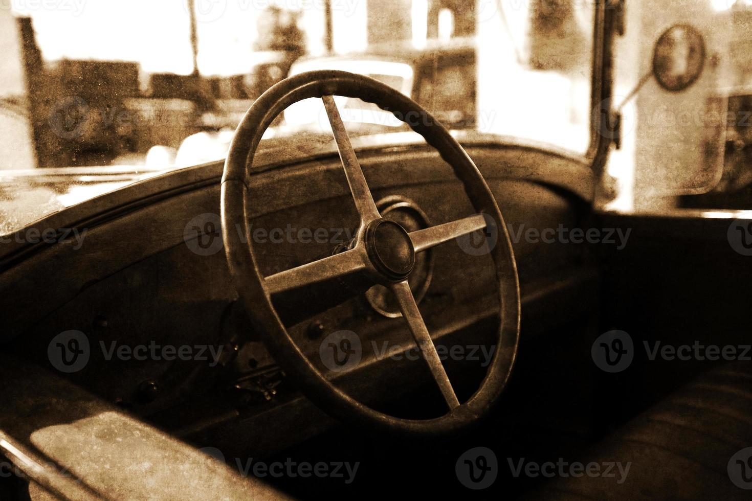 vieux ancien métal détails voiture dans le musée fermer photo