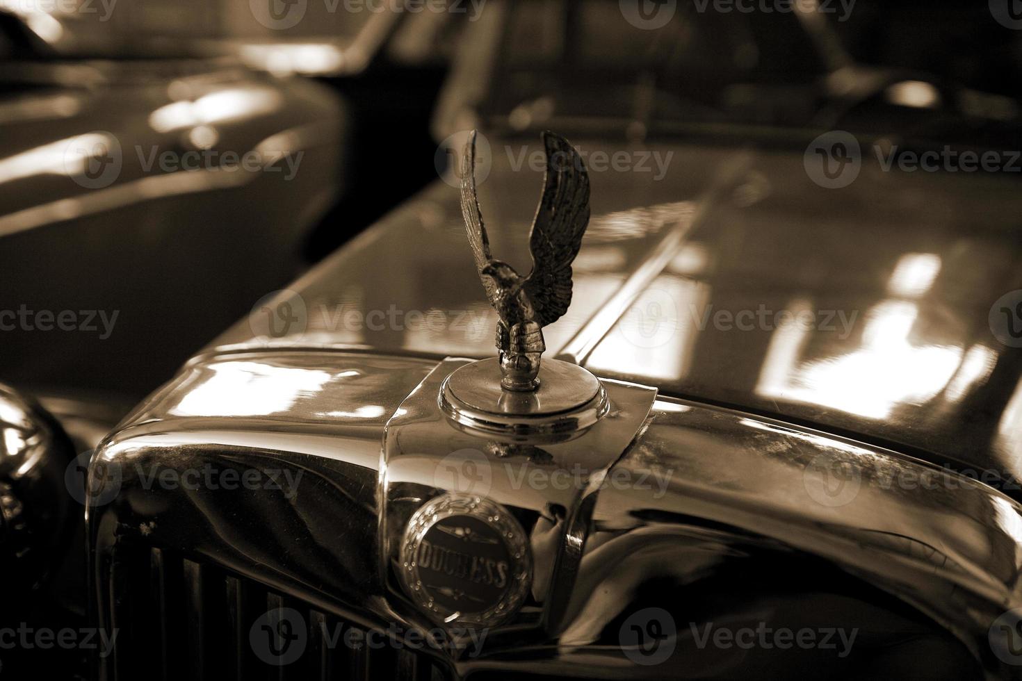 vieux ancien métal détails voiture dans le musée fermer photo