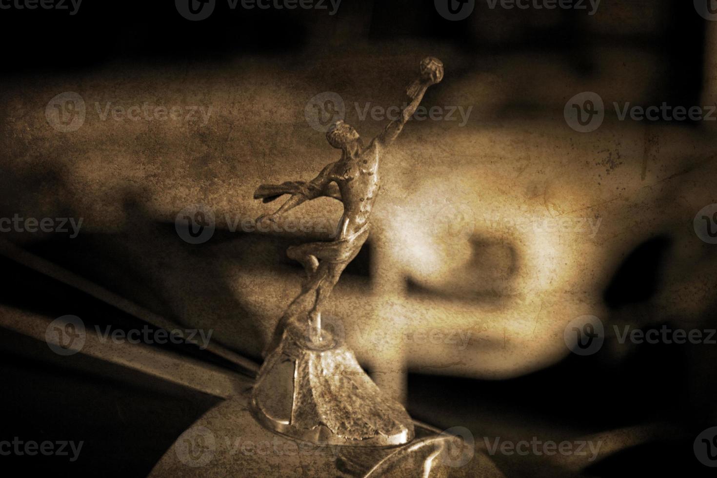 vieux ancien métal détails voiture dans le musée fermer photo