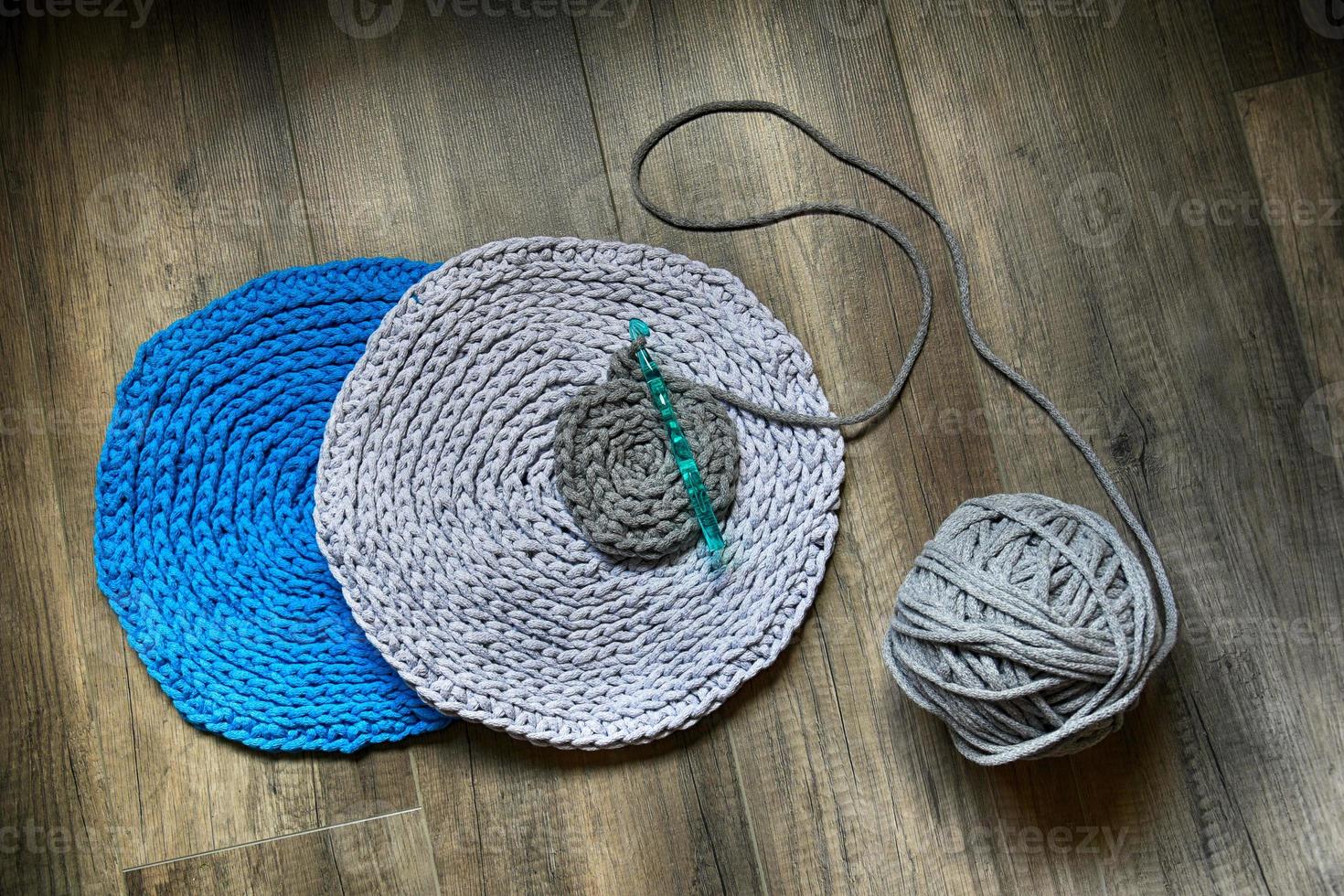 gris Fait main cordon de coton nappes sur crochet crochet photo