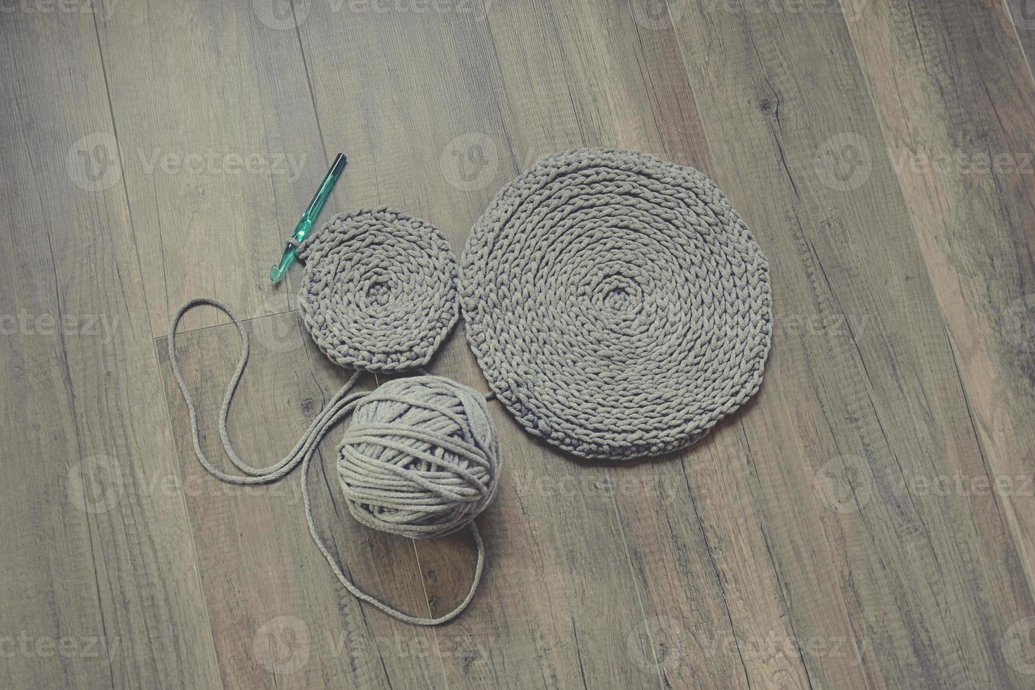 gris Fait main cordon de coton nappes sur crochet crochet photo