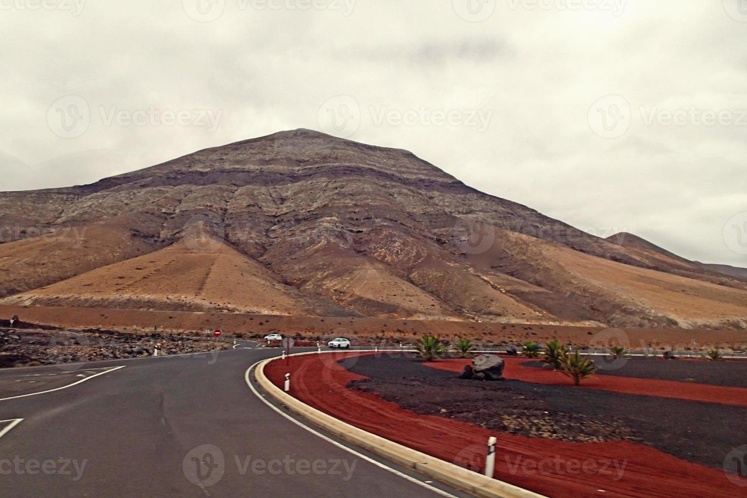 original volcanique paysages de le Espagnol île de lanzarote photo