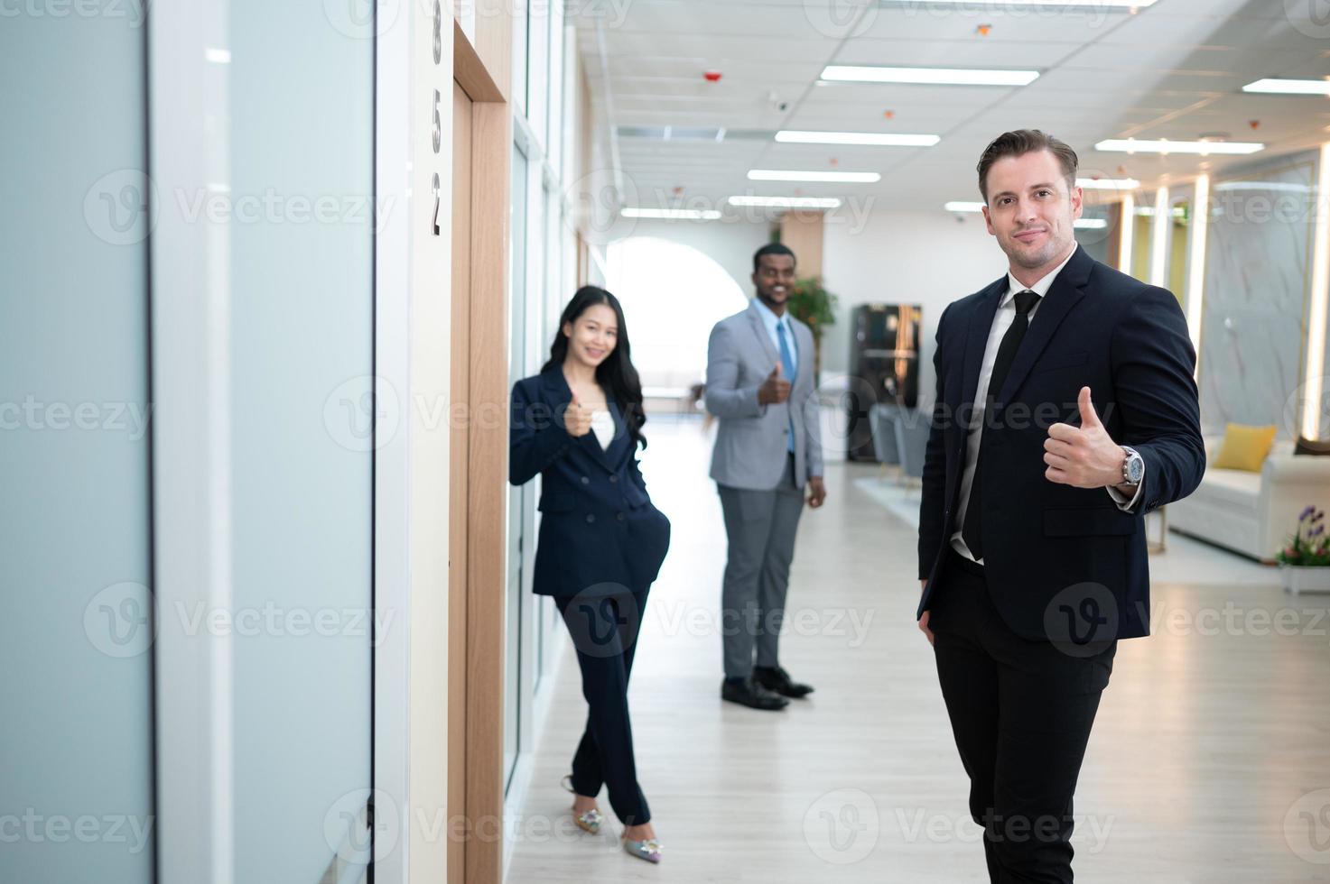 portrait de homme d'affaires et le génération personnalités de Nouveau cadres avec bien des idées, personnalité, et vision. photo