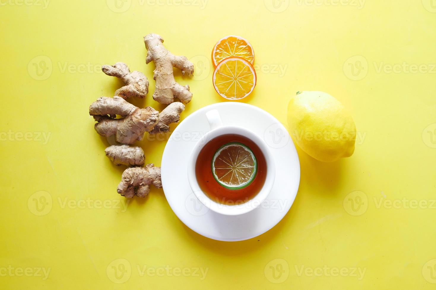 vue de dessus du thé au gingembre et au citron photo