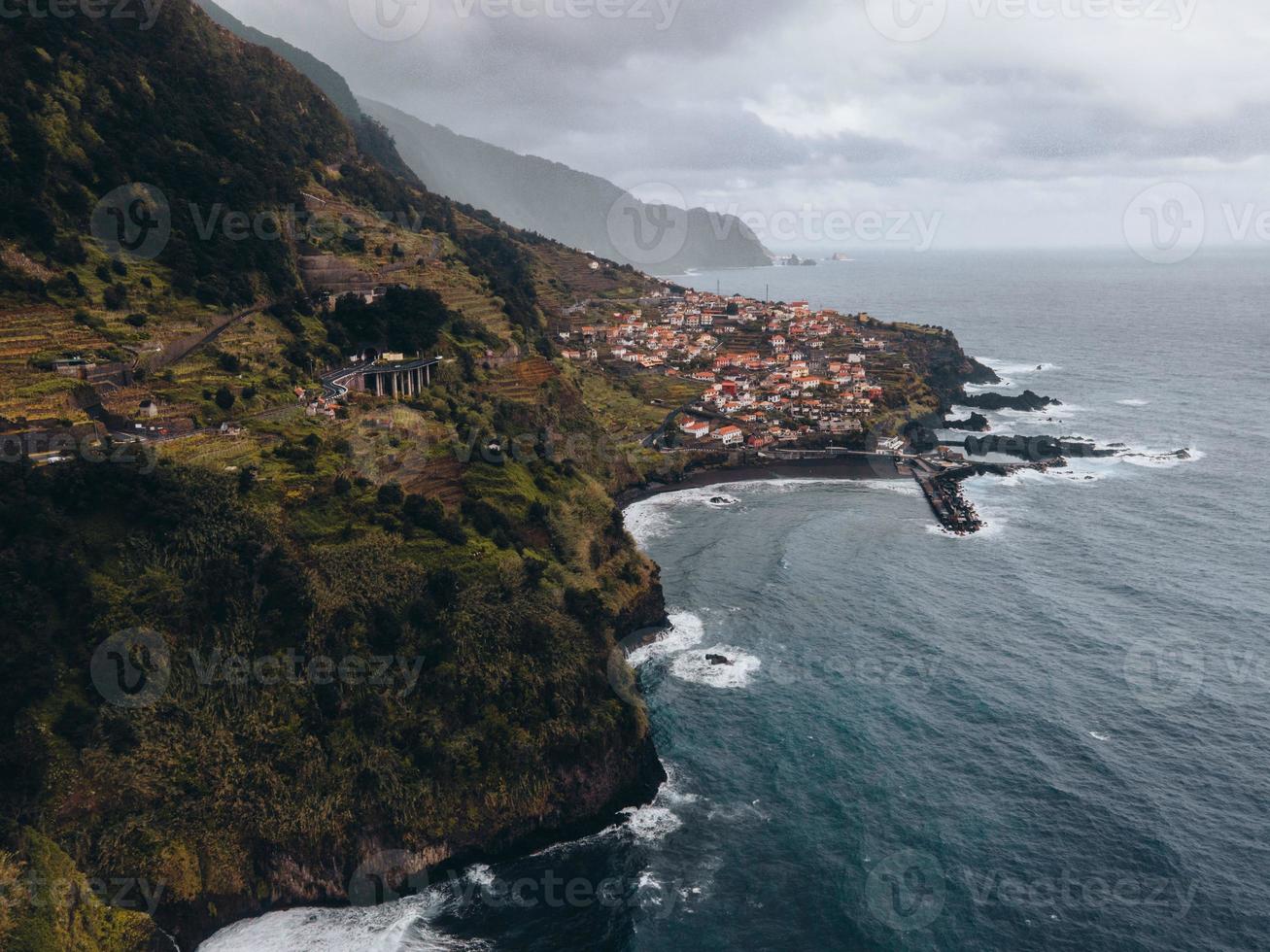 drone vue de séixal dans Madère, le Portugal photo