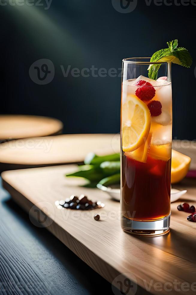 rafraîchissant fruité été boisson sur table avec citron et menthe photo