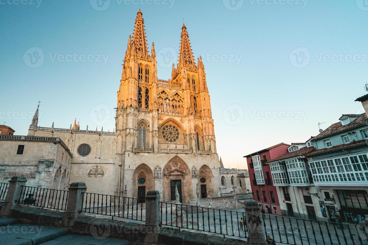 le coucher du soleil à le cathédrale de burgos, Espagne. photo