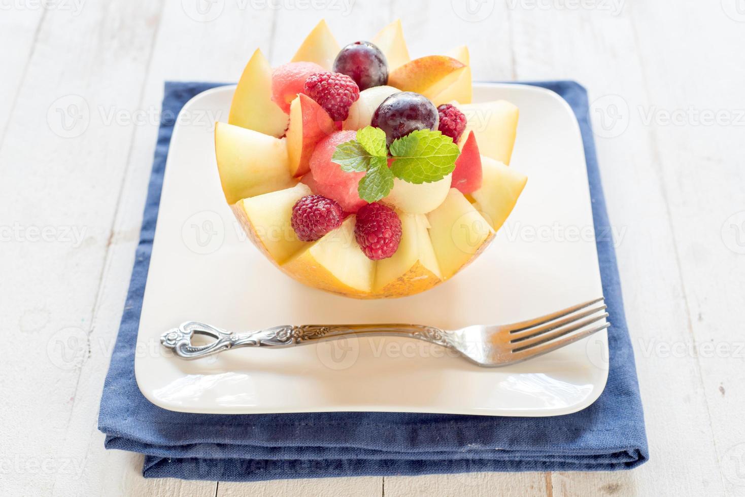 fruit salade dans melon photo