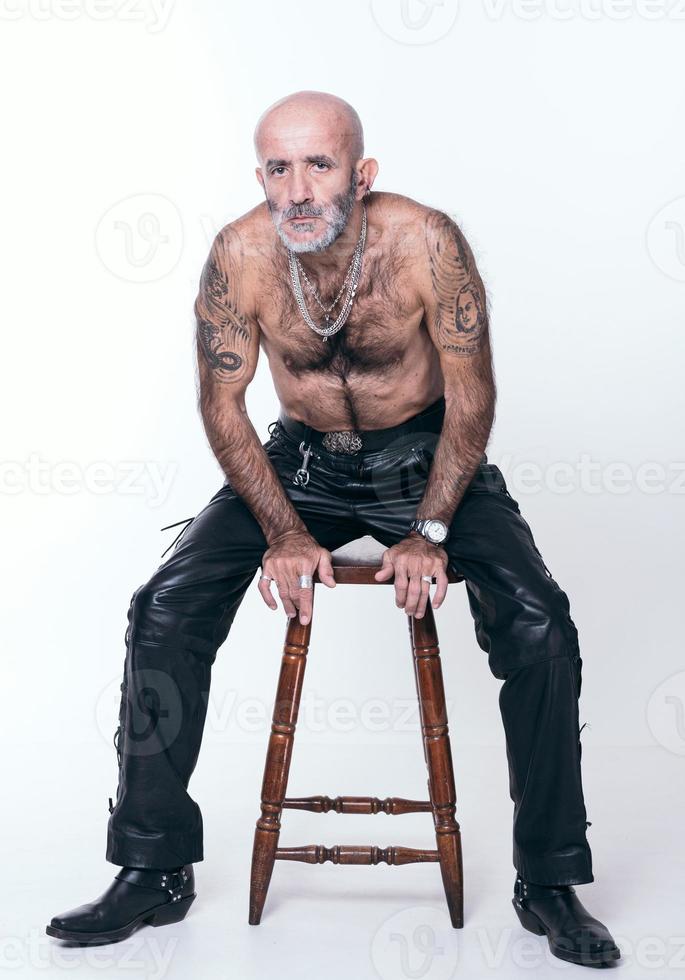 homme sur le chaise photo