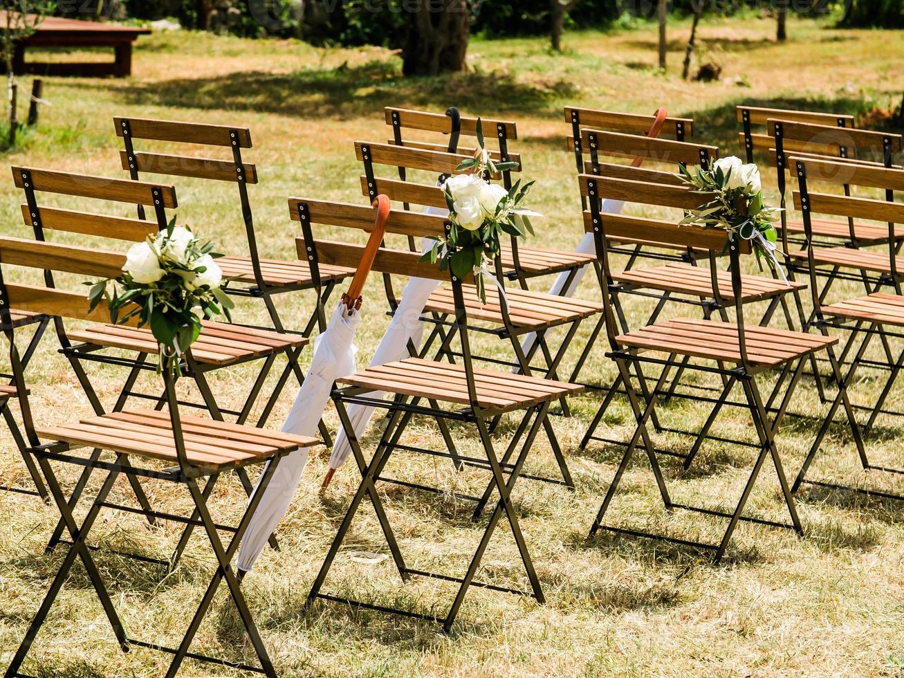 chaises pour mariage la cérémonie en plein air - mariage décorations photo