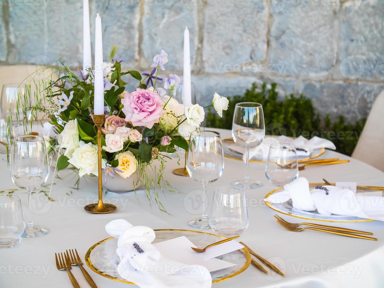 luxe élégant mariage accueil table arrangement et floral pièce maîtresse - mariage banquet et un événement Extérieur photo