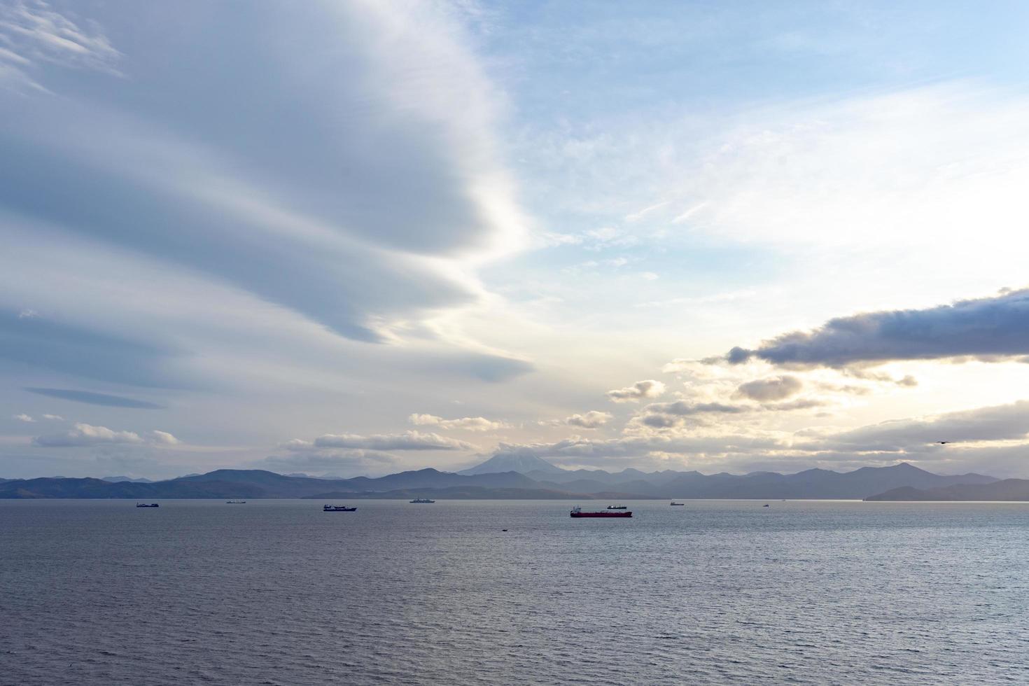 paysage marin avec vue sur la baie d'avacha. Petropavlovsk photo