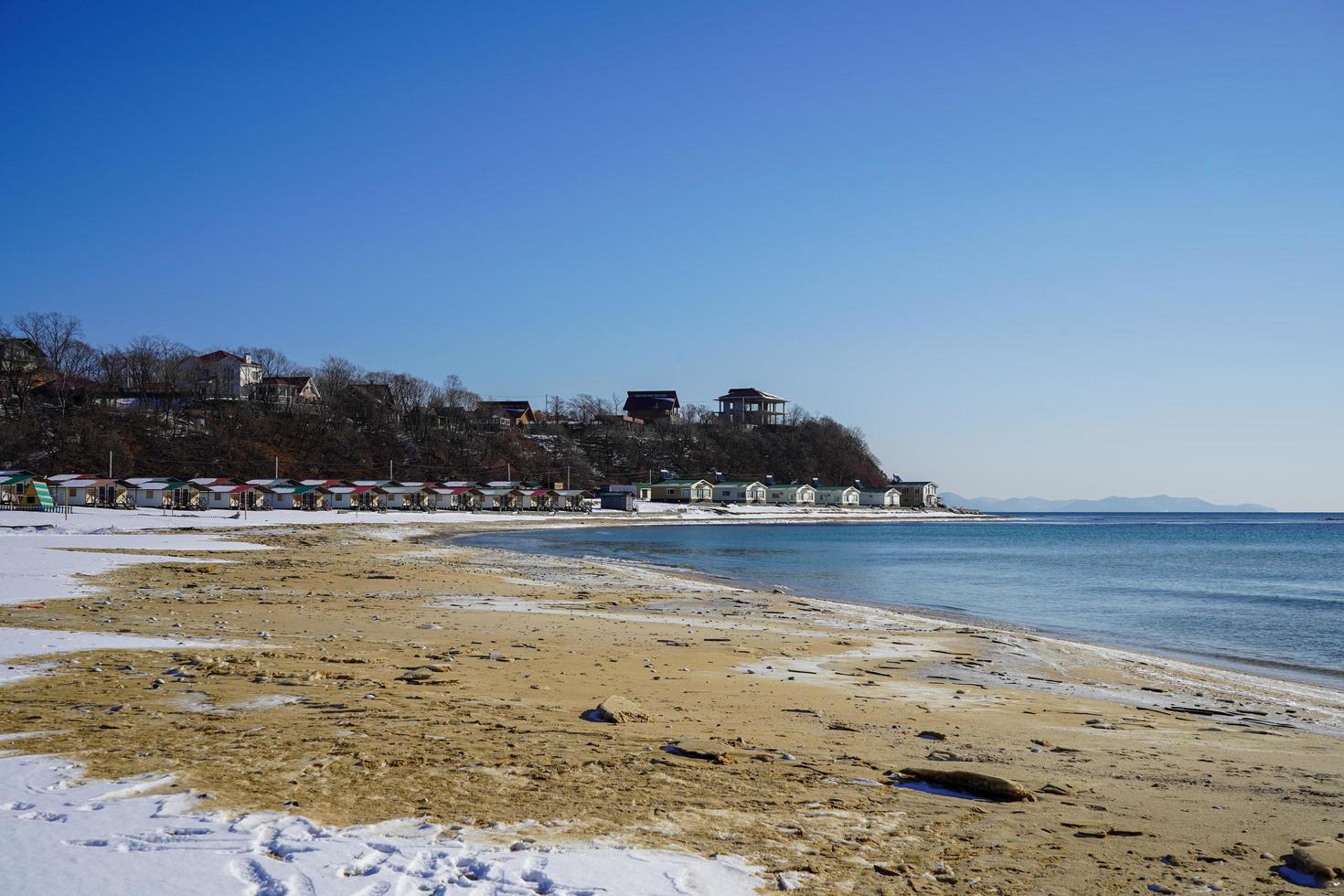 paysage marin avec vue sur la plage de la baie photo