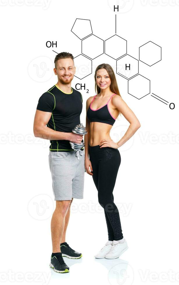 athlétique homme et femme avec haltères avec le chimique formule sur Contexte - concept de en bonne santé la vie photo