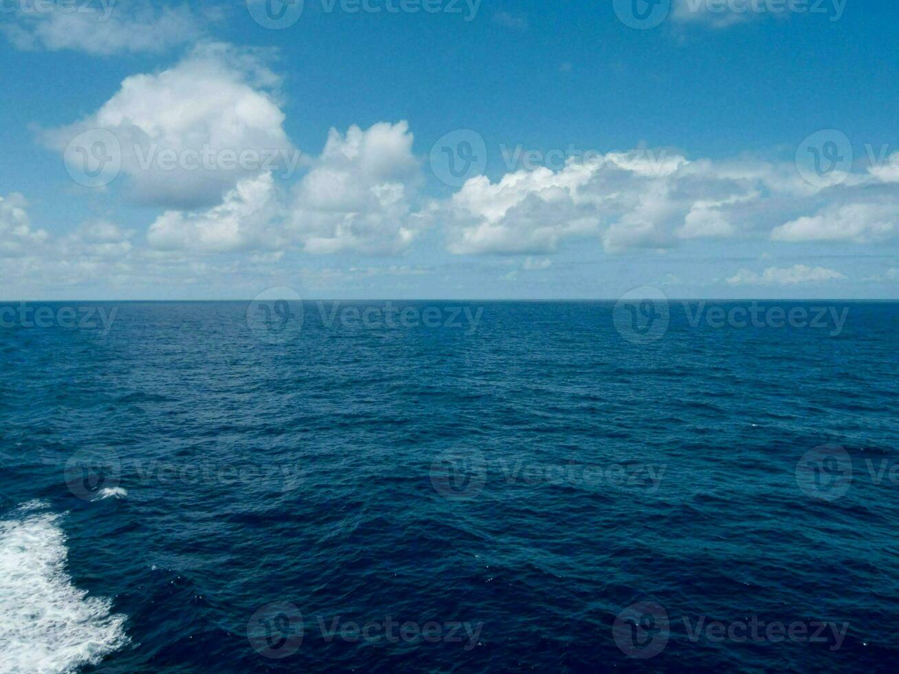 vue panoramique sur l'océan photo