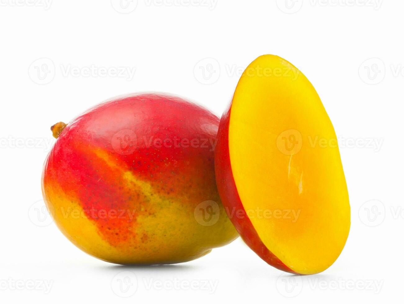 Frais mangue sur blanc Contexte photo