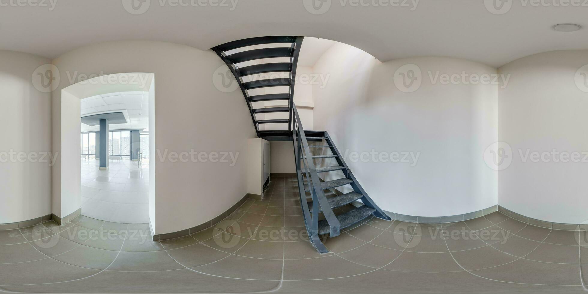 urgence et évacuation sortie métal escalier dans en haut échelle dans plein sans couture sphérique hdri panorama 360 degrés dans intérieur de petit pièce dans moderne bâtiment dans équirectangulaire projection photo