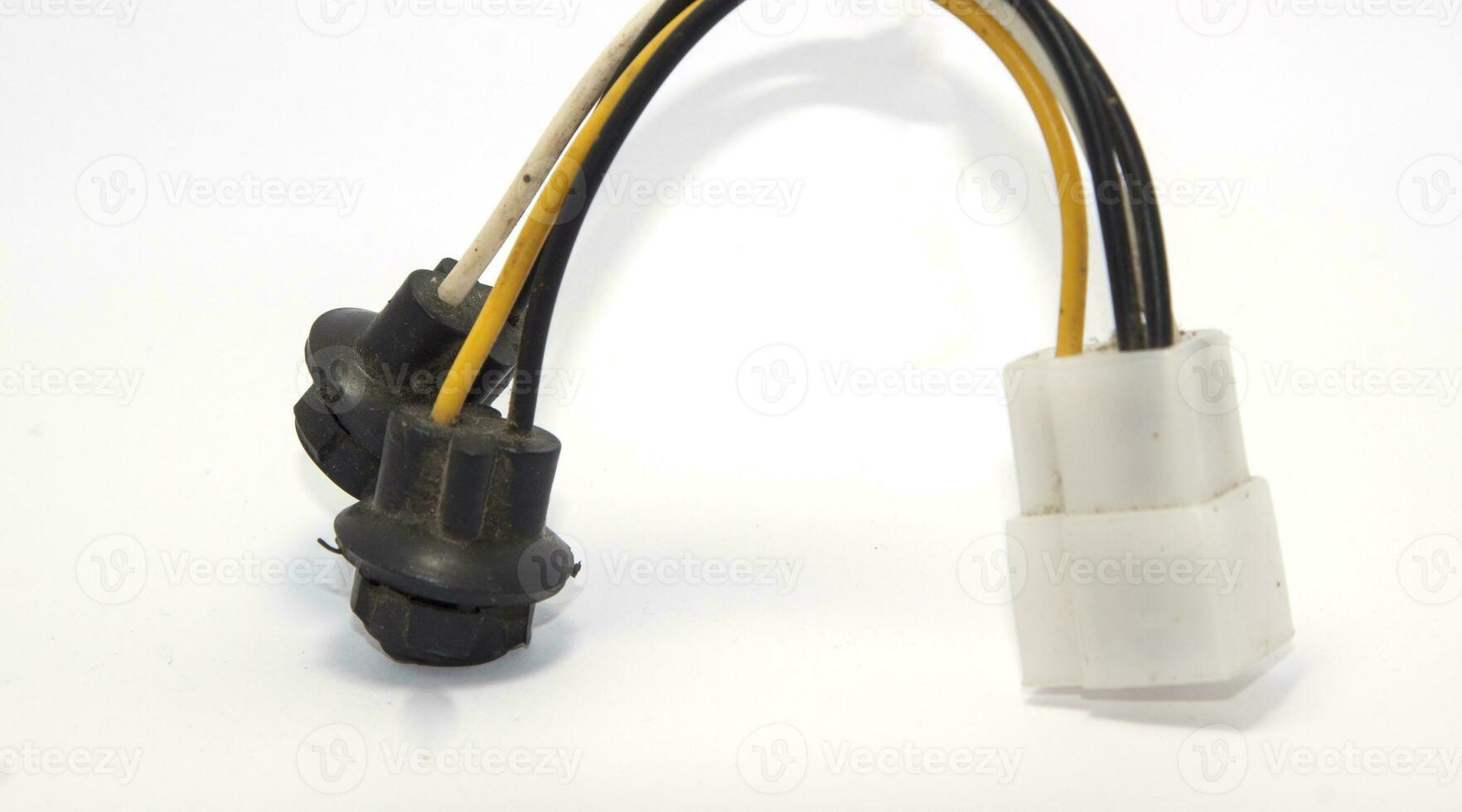Le plug-in est un système de clignotants d'un véhicule qui est un dispositif essentiel pour voyager pour fournir un clignotant gauche ou droit sur fond blanc comme un signal de circulation. photo