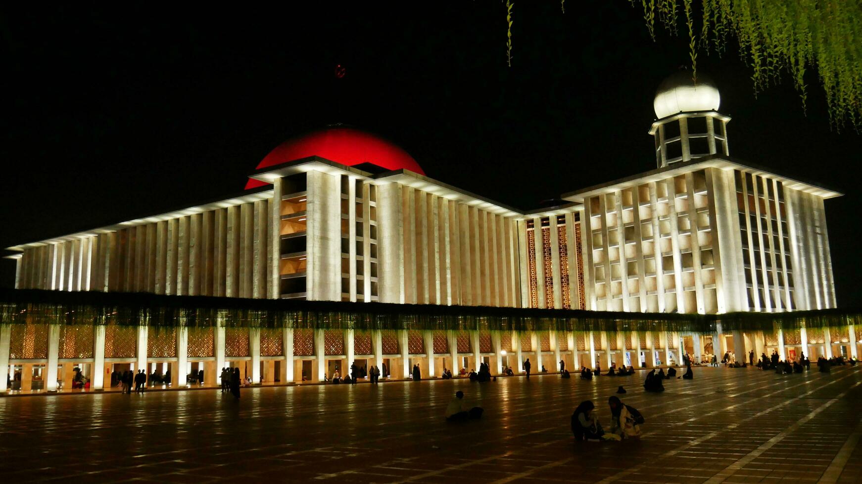 istiqlal mosquée à nuit photo