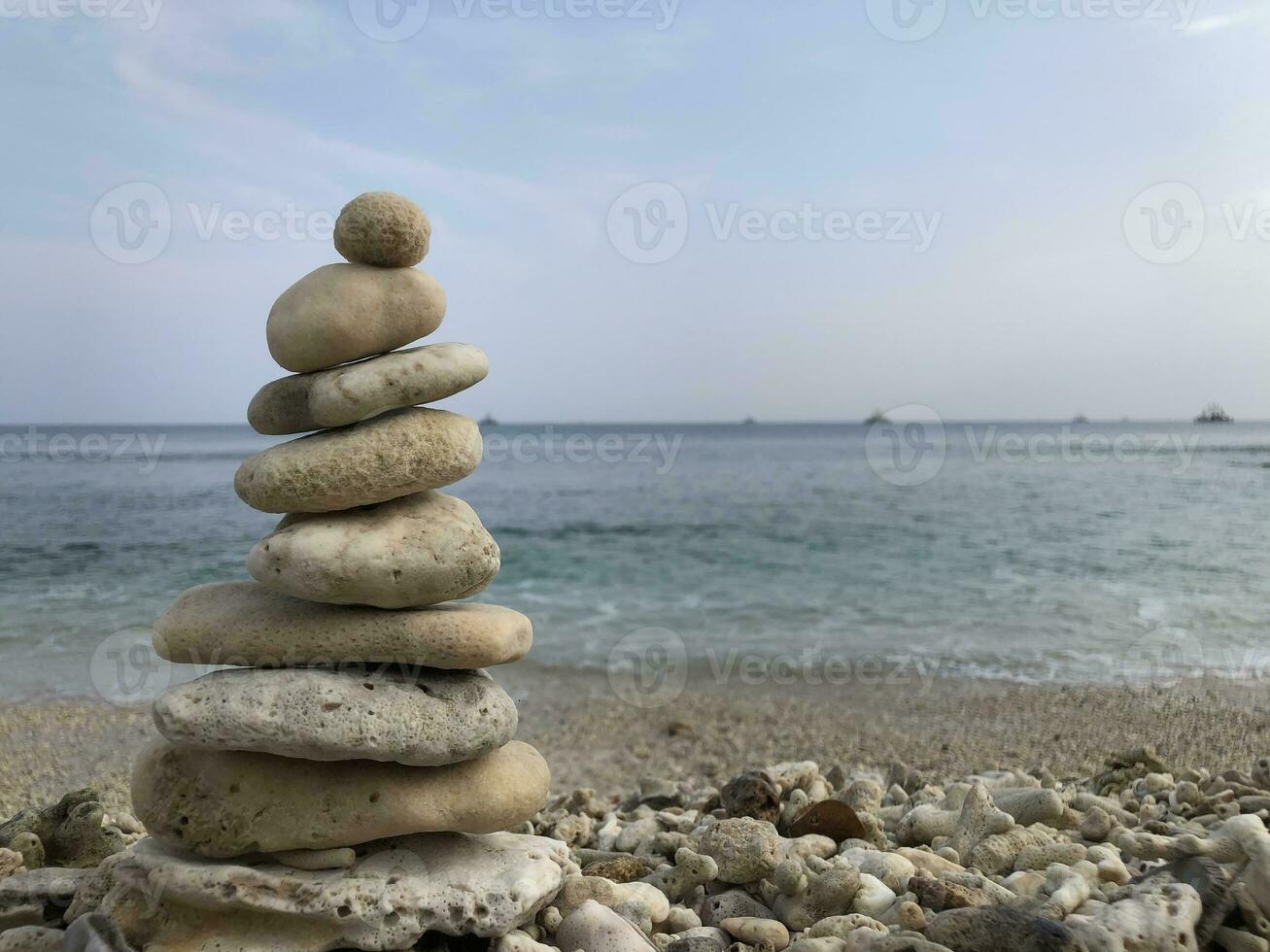 équilibre Galet pierre à le plage photo