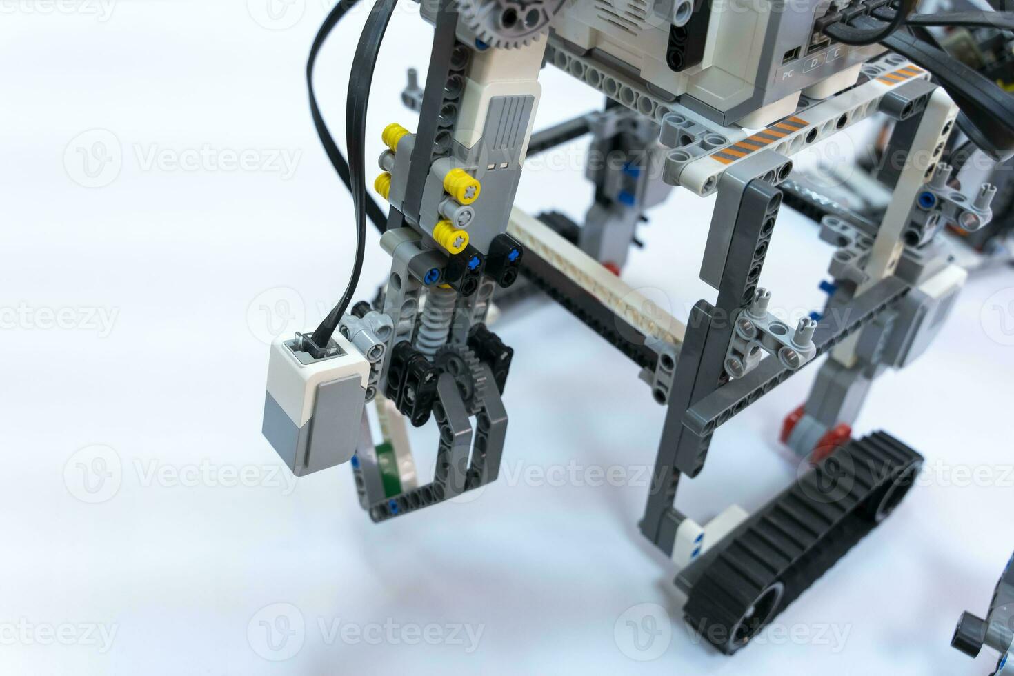 programmable enfants robot avec pinces sur une crawler Plate-forme photo