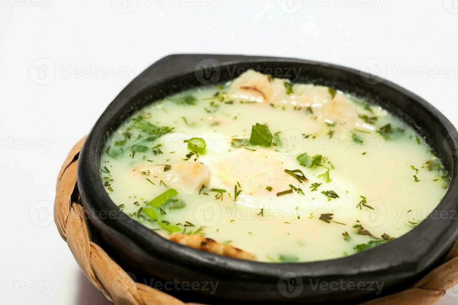 traditionnel colombien poché Oeuf soupe appelé changua photo