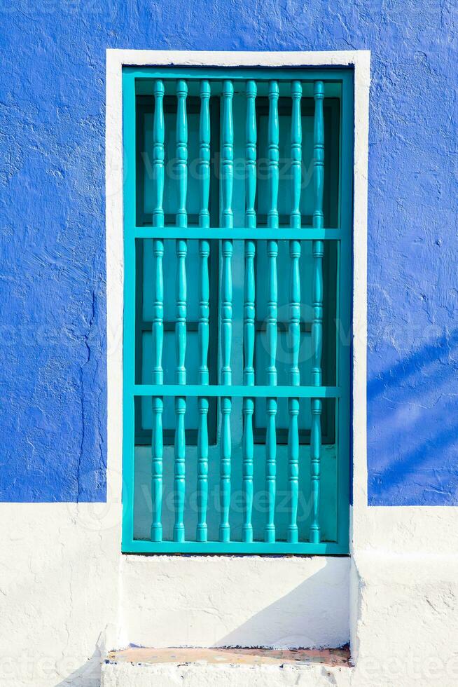 le coloré colonial Maisons à le fortifiée ville de Carthagène de Indes photo