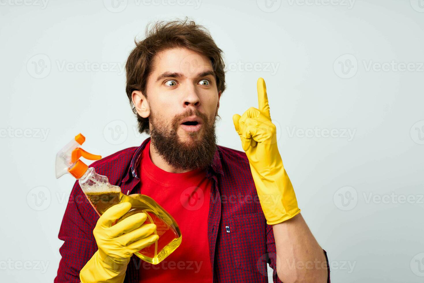 barbu homme détergent caoutchouc gants le rendu un service tondu vue professionnel photo