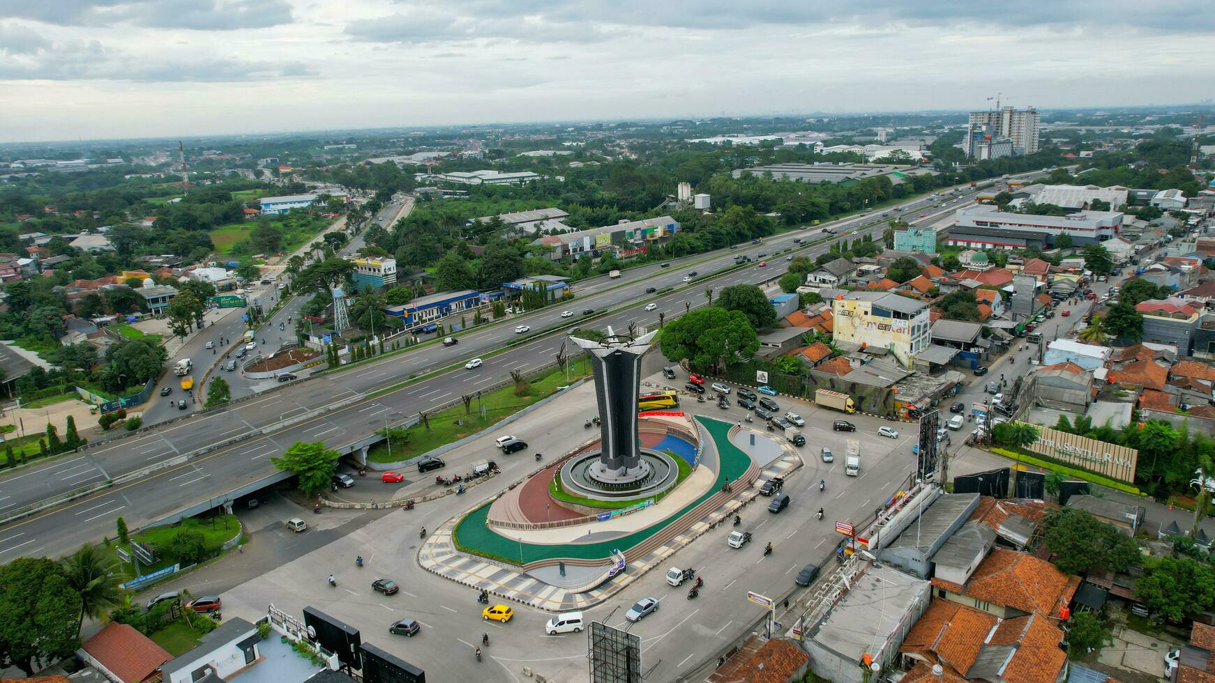 aérien vue de le magnifique tugu pancakarsa près de sentule circuit. bogor, Indonésie, Mars 3, 2022 photo