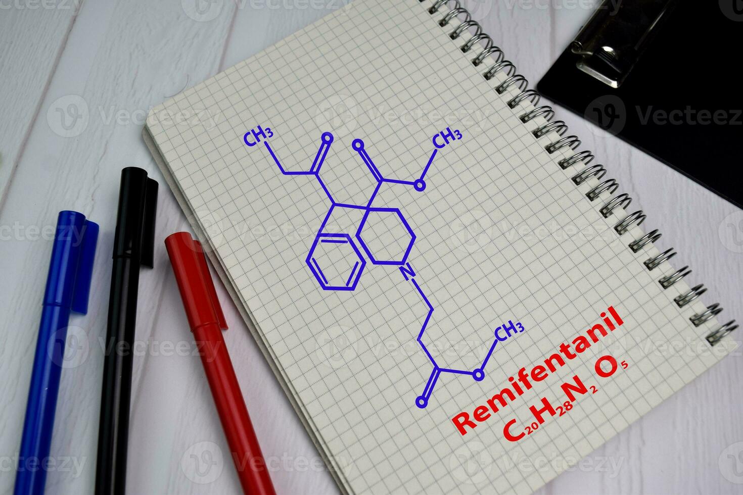 rémifentanil molécule écrire sur le livre. de construction chimique formule. éducation concept photo