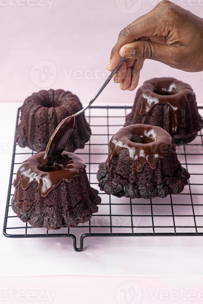 gâteau au chocolat avec glaçage au ganacha photos