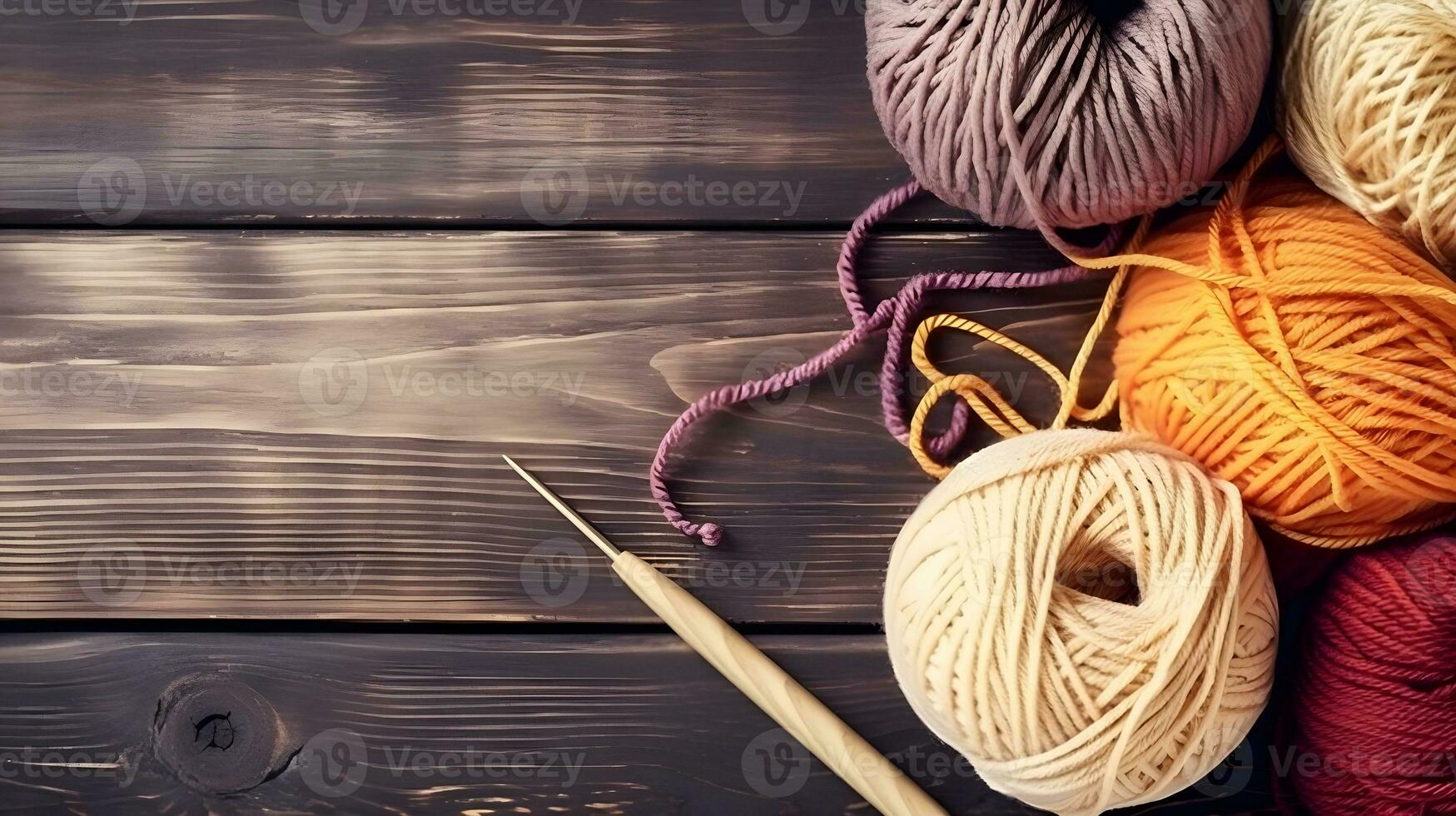 crochet et tricot passe-temps. coloré des balles de fil, tricot aiguilles sur tableau, avec copie espace, plat poser, et bois Contexte. photo