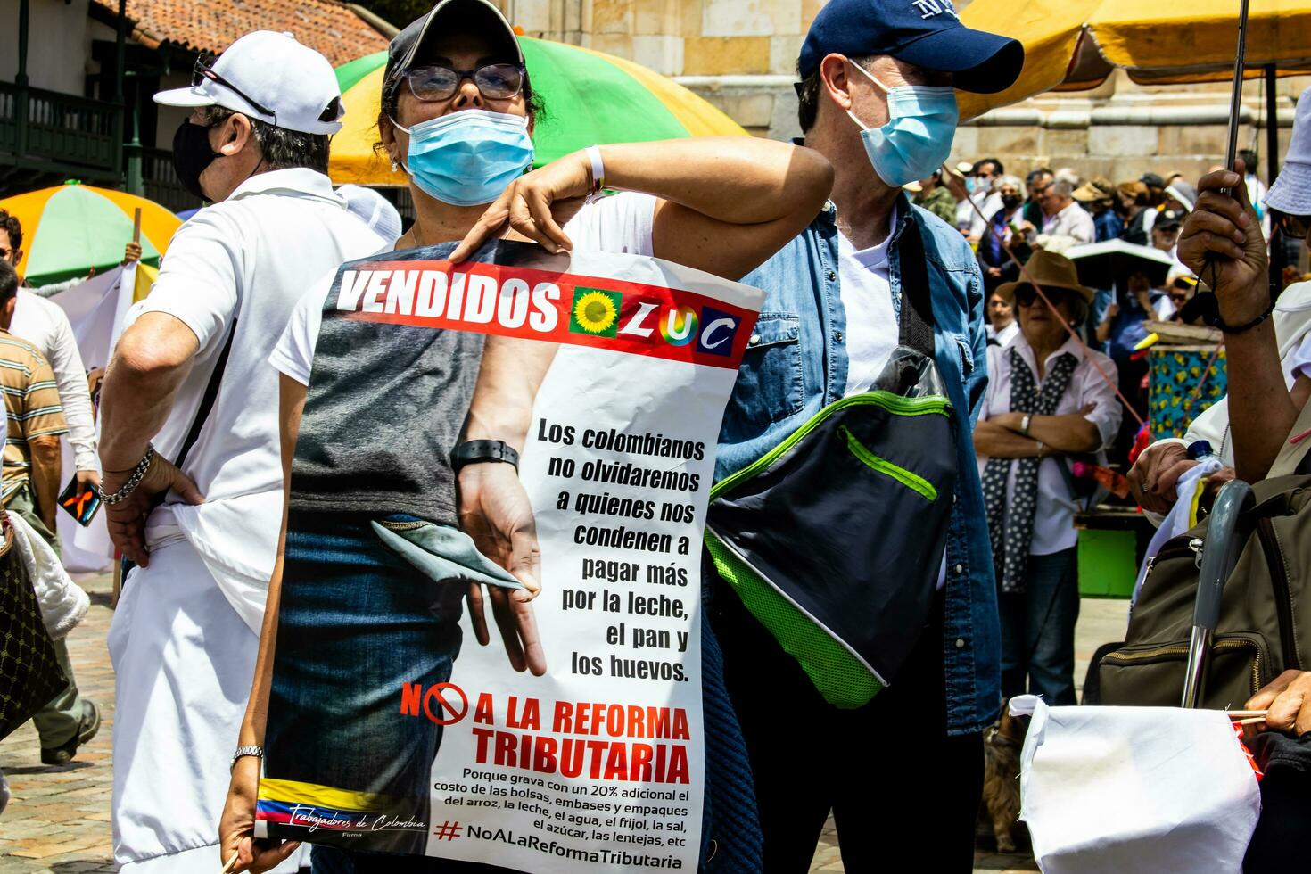 Bogota, Colombie, 2022. paisible manifestation marches dans Bogota Colombie contre le gouvernement de gustave petro. photo