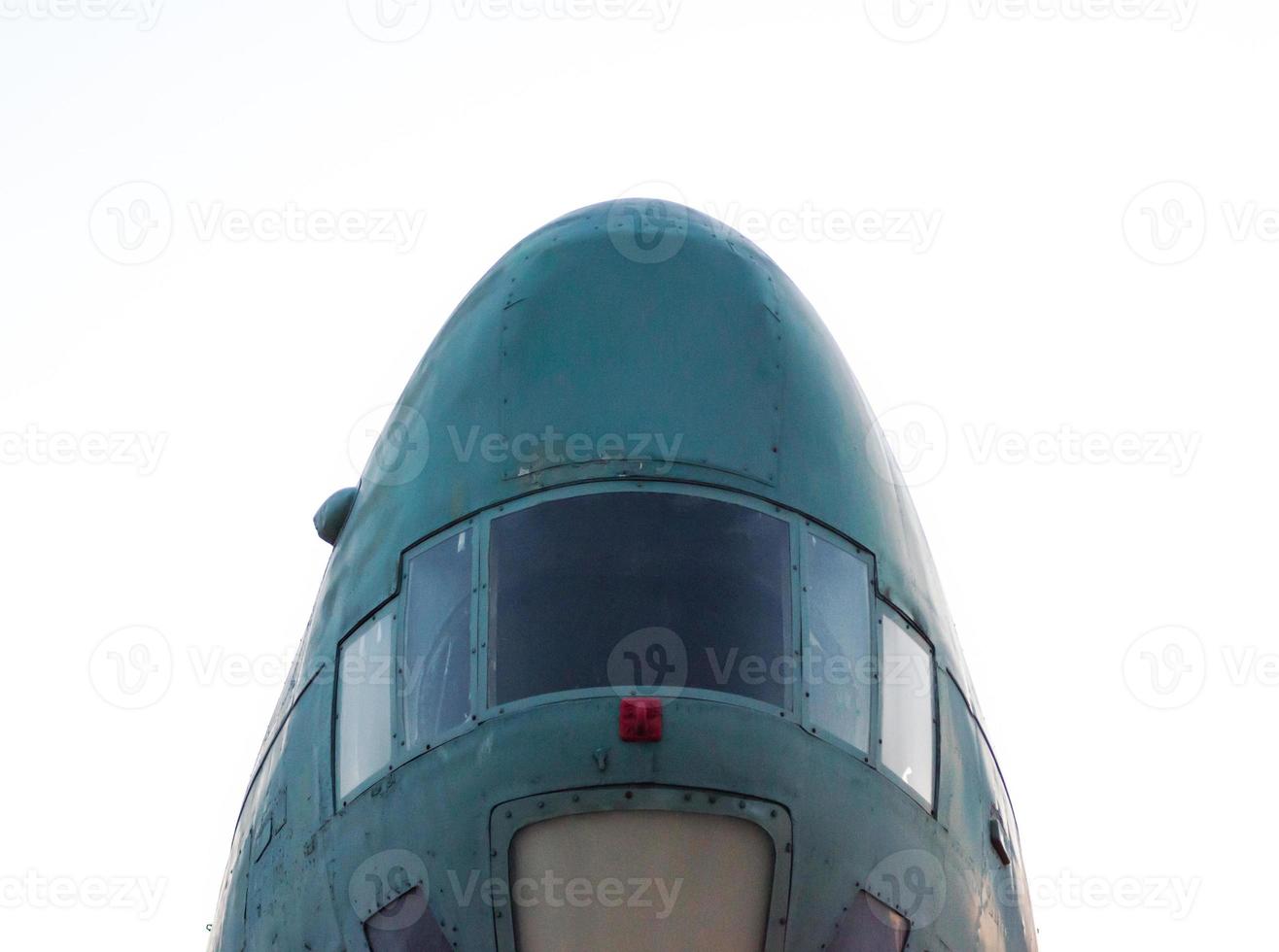 cockpit d'un vieil avion gros plan photo