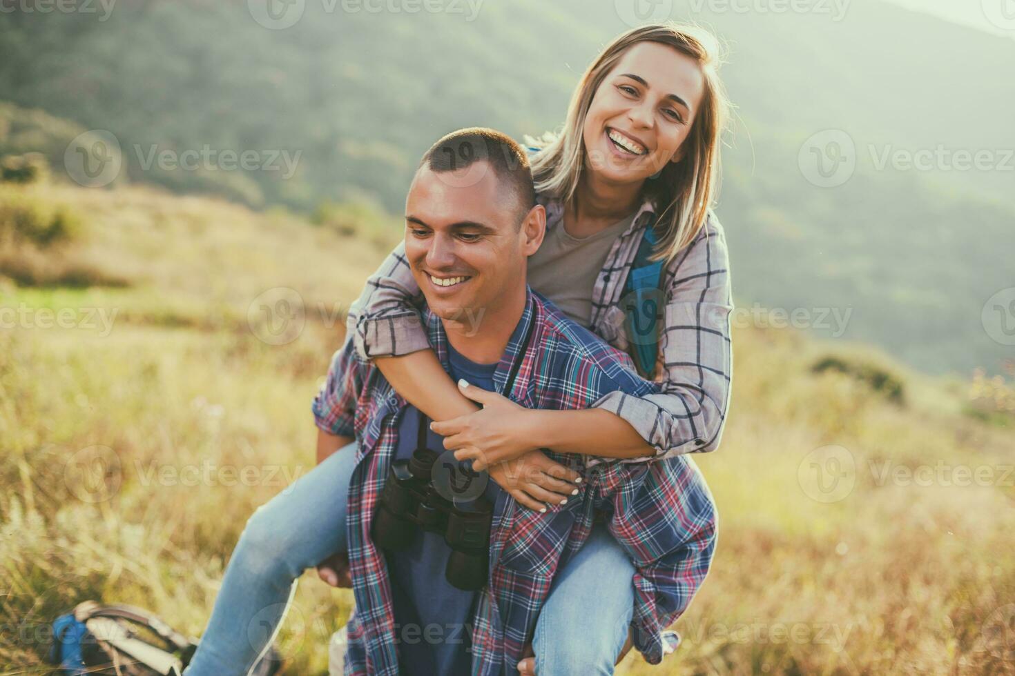 une couple dépenses temps en plein air photo