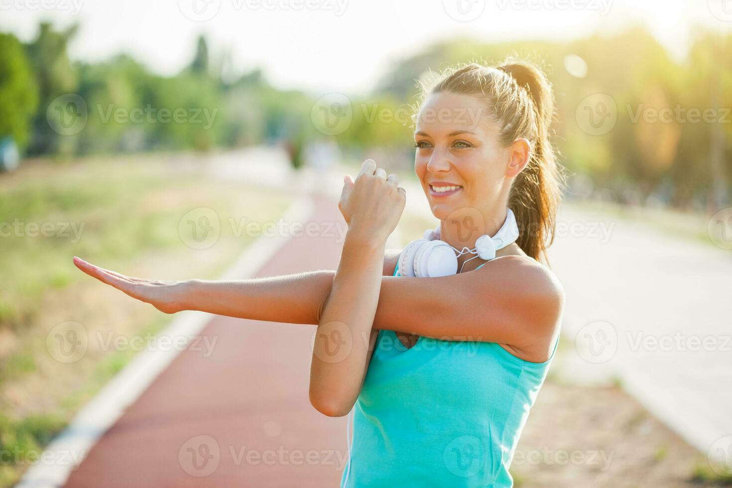 une femme sur une fonctionnement Piste photo