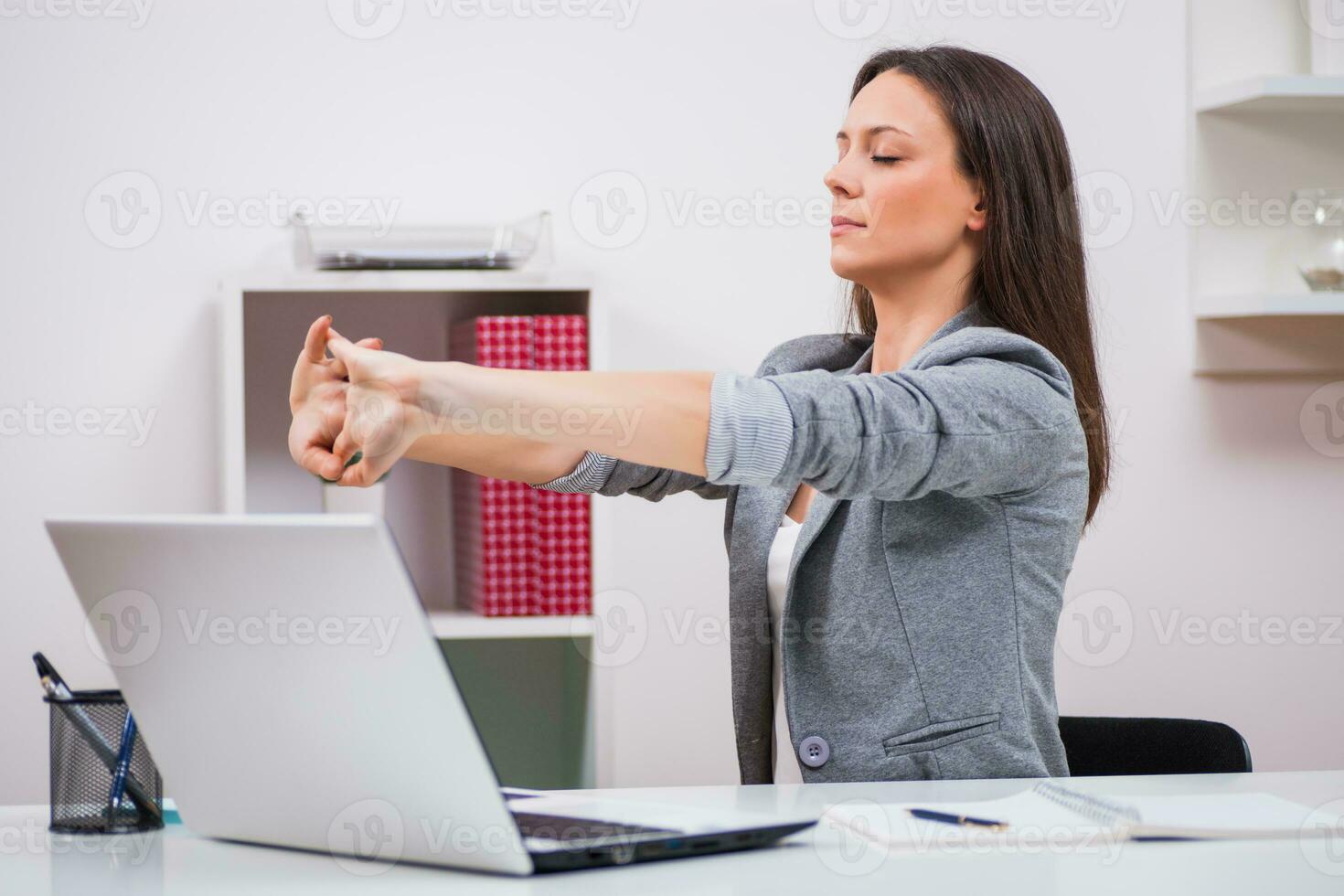 une femme dans sa Bureau photo