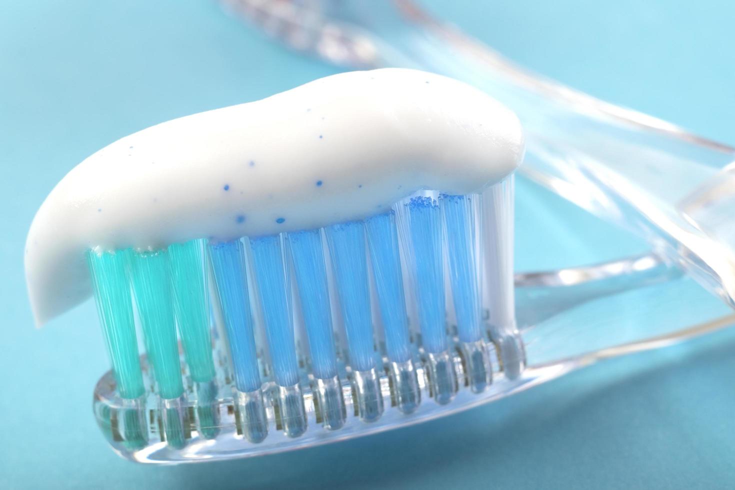 Dentifrice sur brosse à dents dans un concept de santé dentaire simple photo