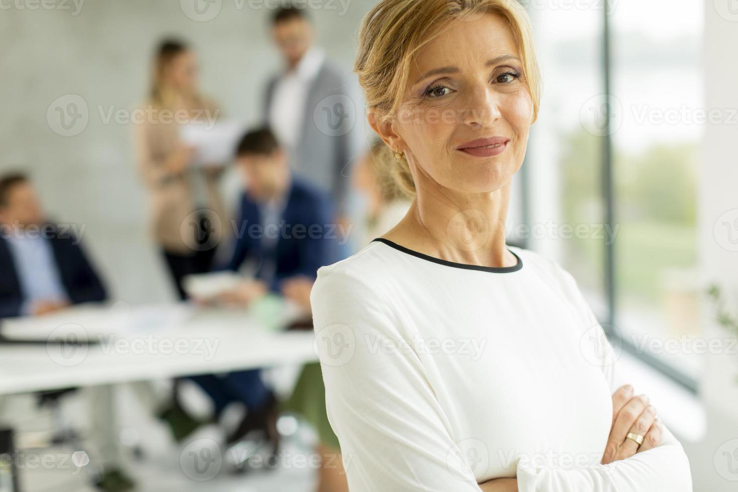 gros plan, de, a, femme, à, collègues, dans, dos photo