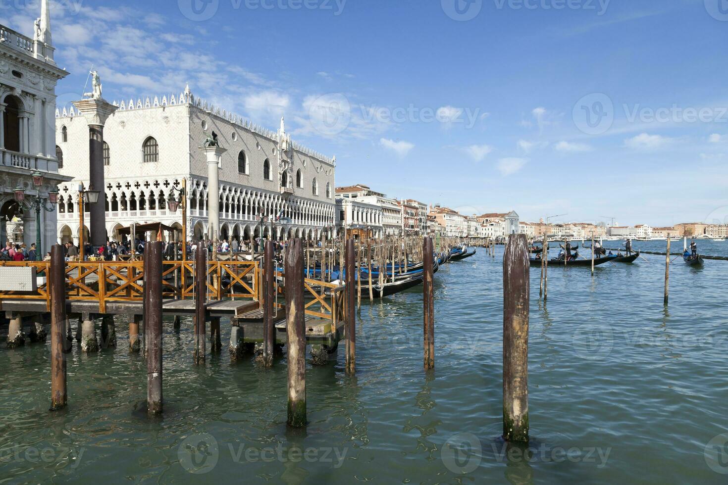 Dock à piazza san marco dans Venise photo