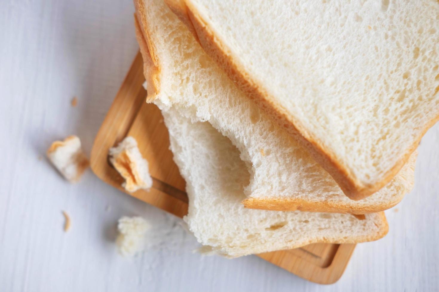 pain sur la table. photo