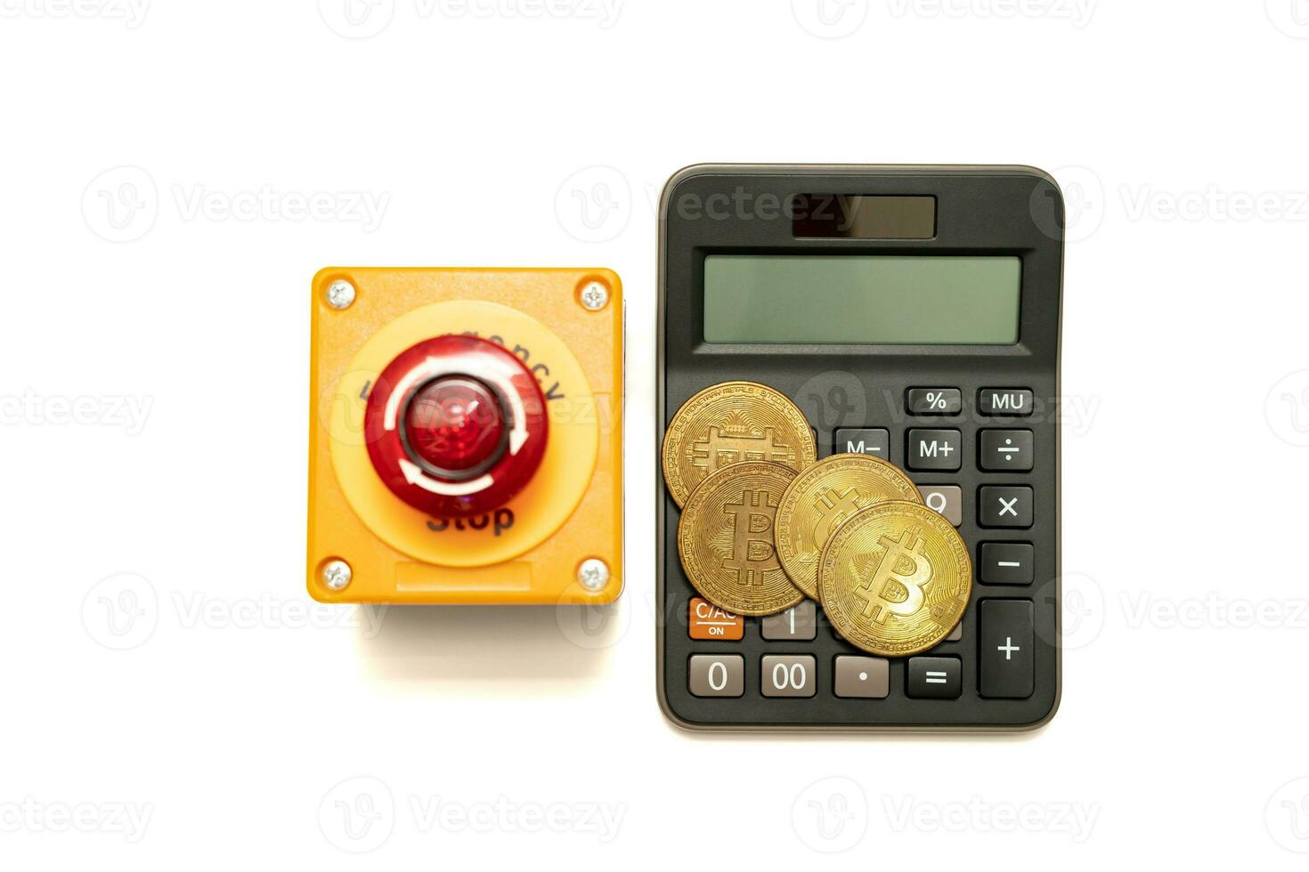 calculatrice bitcoin et Arrêtez bouton isolé sur blanc arrière-plan, calcul de rentabilité. financier catastrophe et crise protection lorsque marché prix automne. photo